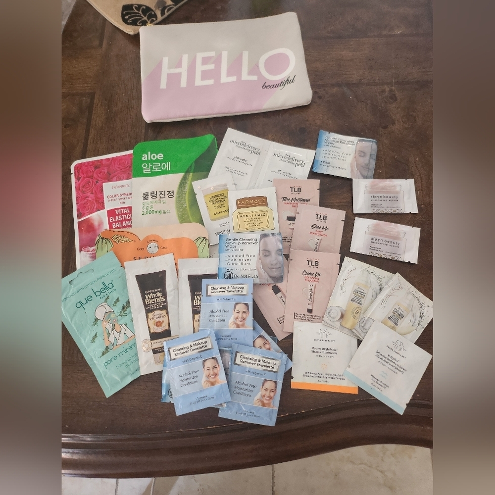 Skincare samples & masks & cosmetics pouch NEW